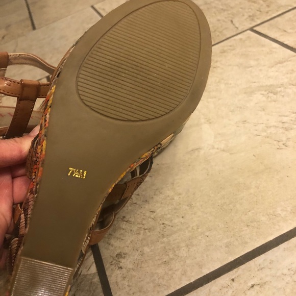 Wedge - Picture 3 of 3